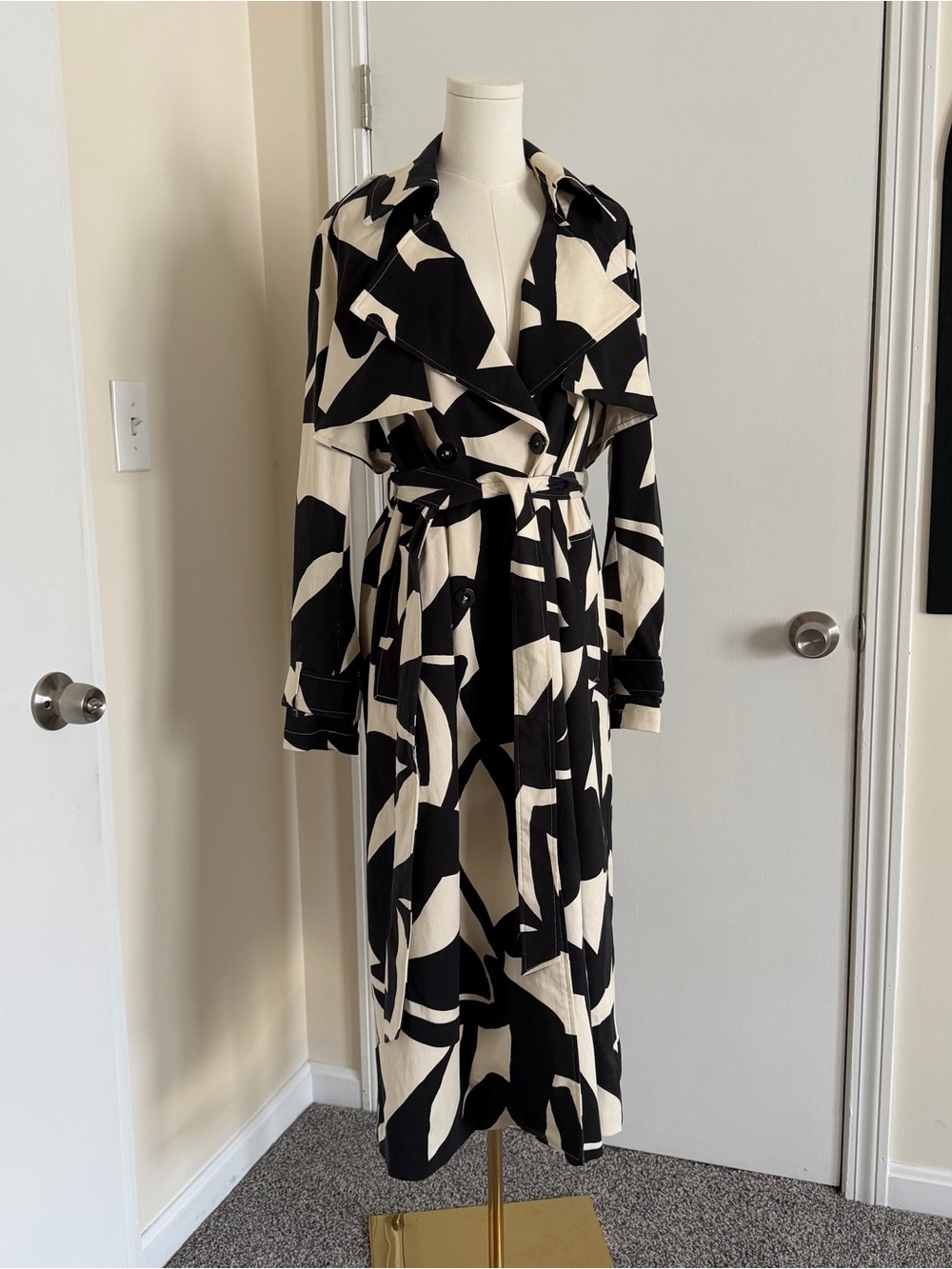 ELOQUII 11 Honore Geometric Midi Trench Coat Jacket in Black & Tan